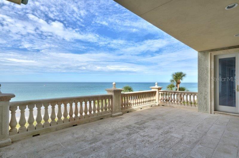 Listing photo id 27 for 220 Gulf Boulevard 8