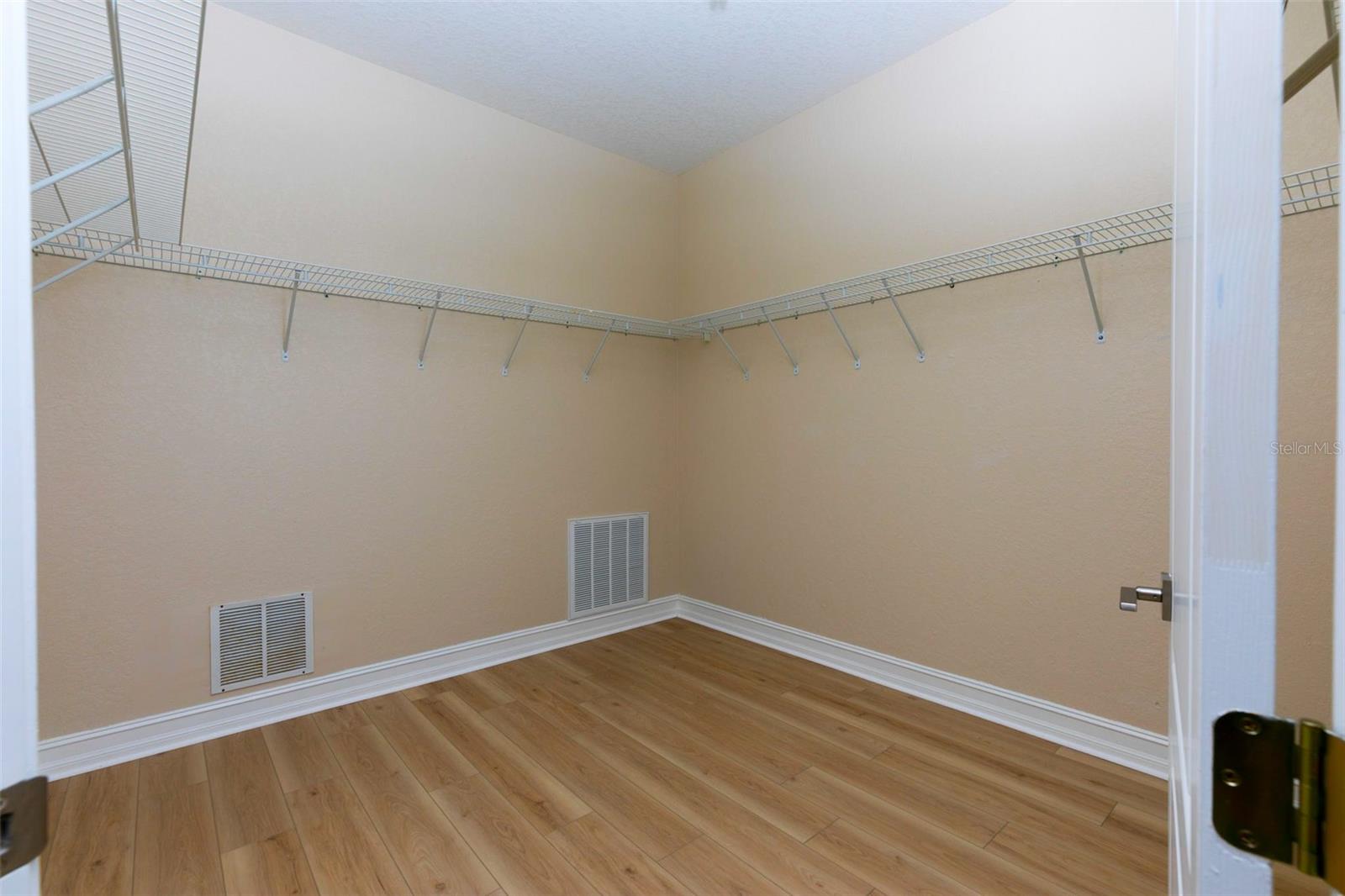 Image 41 of 82 For 220 108th Avenue 304