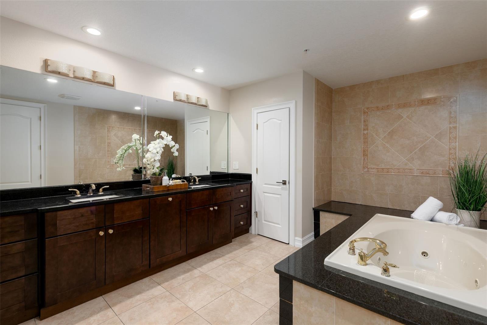 Image 43 of 82 For 220 108th Avenue 304