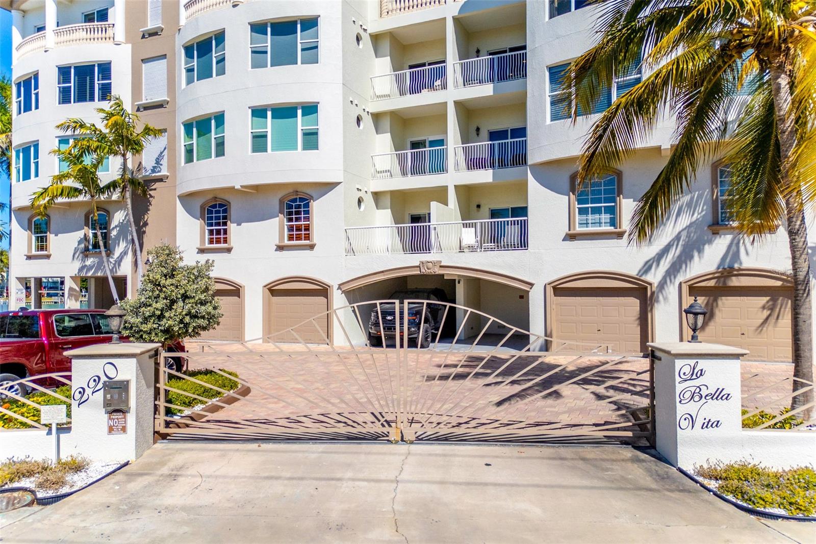 Image 5 of 82 For 220 108th Avenue 304