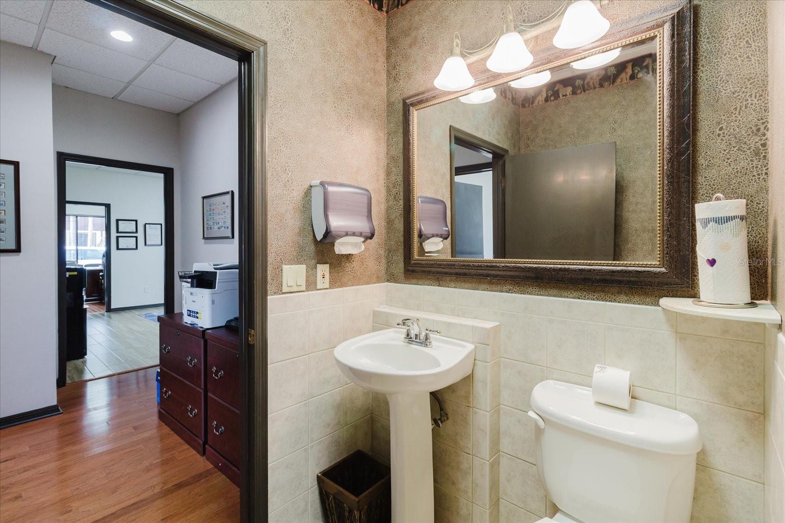 Image 17 of 44 For 611 Druid Road E 707 & 708