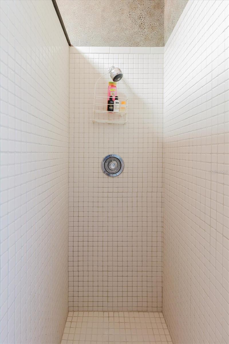 Image 18 of 44 For 611 Druid Road E 707 & 708