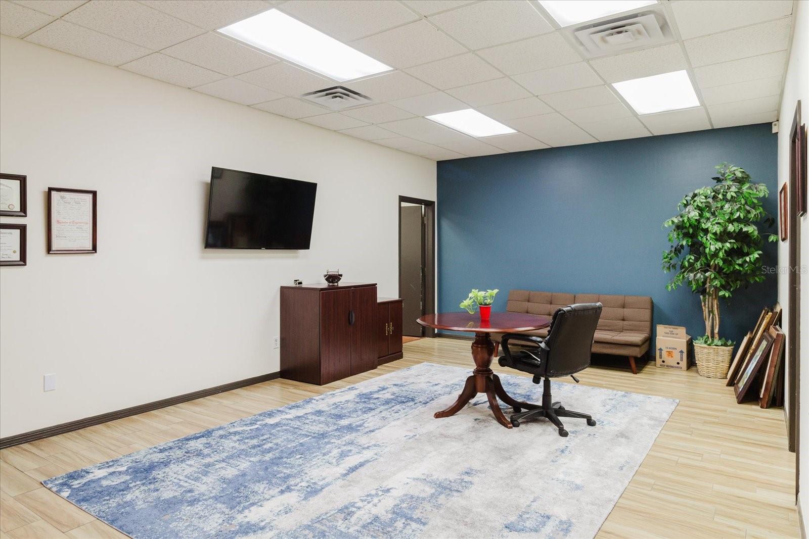 Image 24 of 44 For 611 Druid Road E 707 & 708