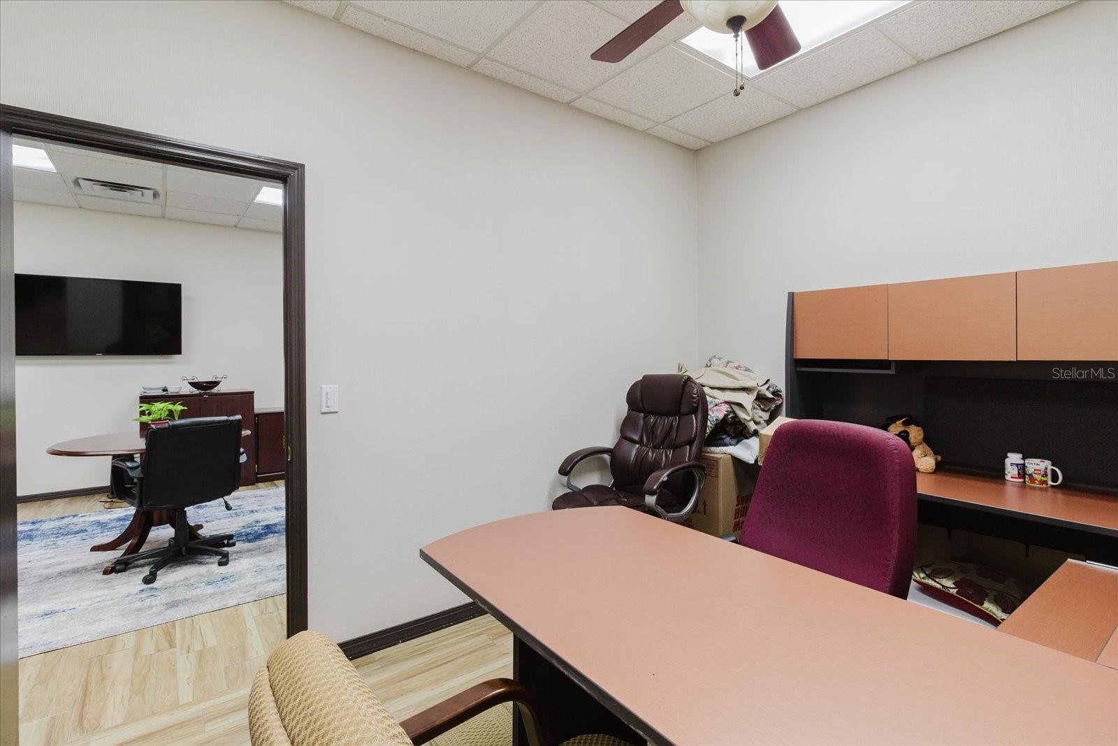 Image 33 of 44 For 611 Druid Road E 707 & 708