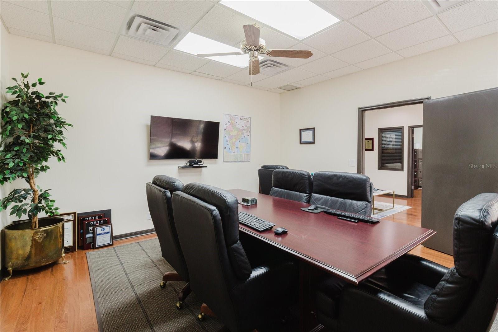 Image 4 of 44 For 611 Druid Road E 707 & 708