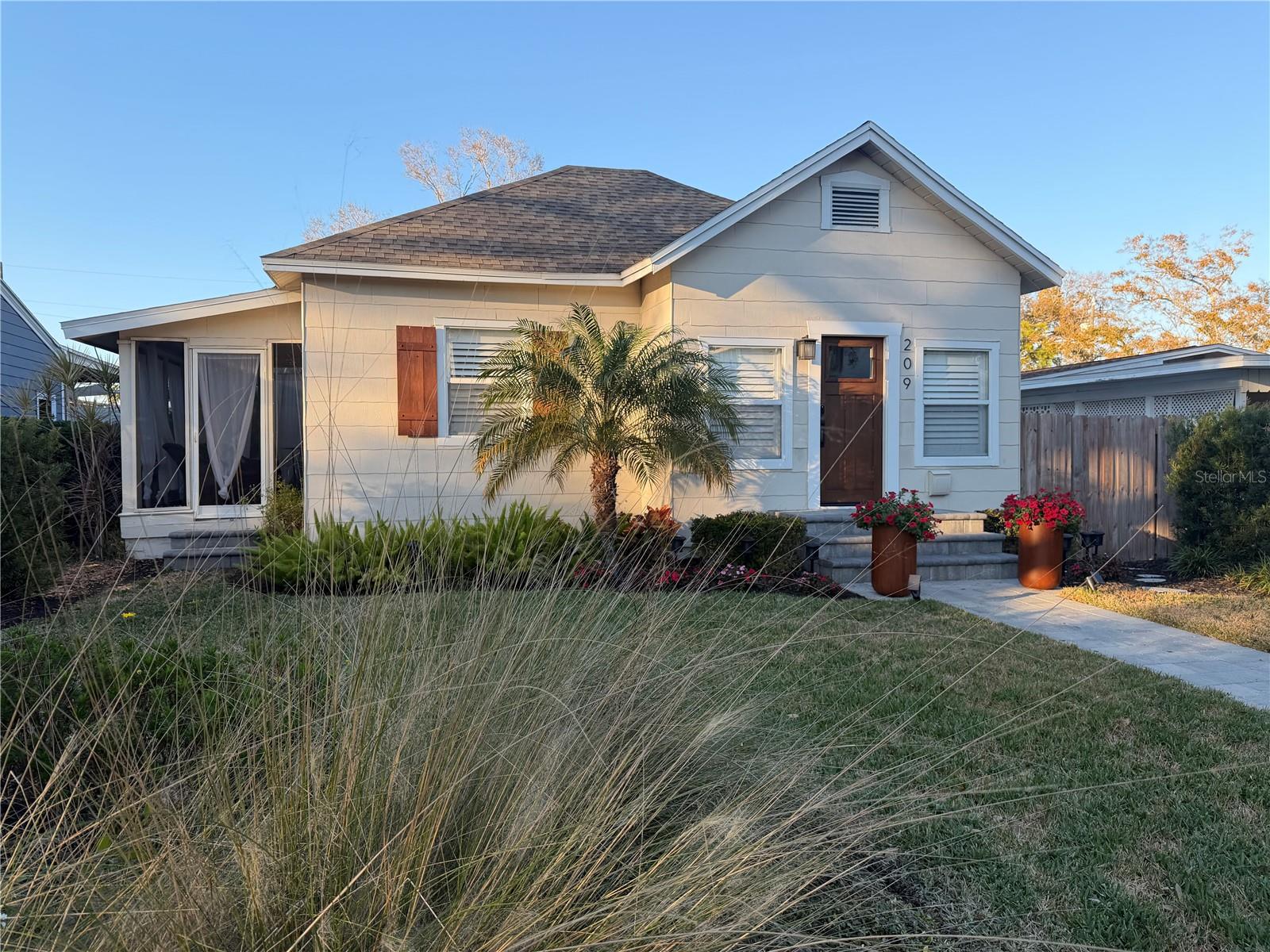 Details for 209 35th Avenue N, ST PETERSBURG, FL 33704