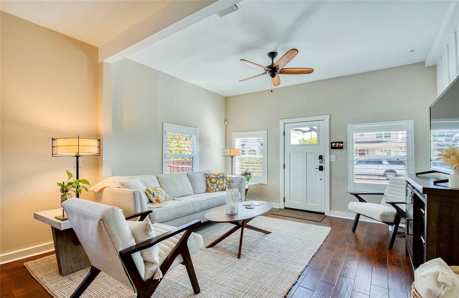 Image 23 of 58 For 209 35th Avenue N