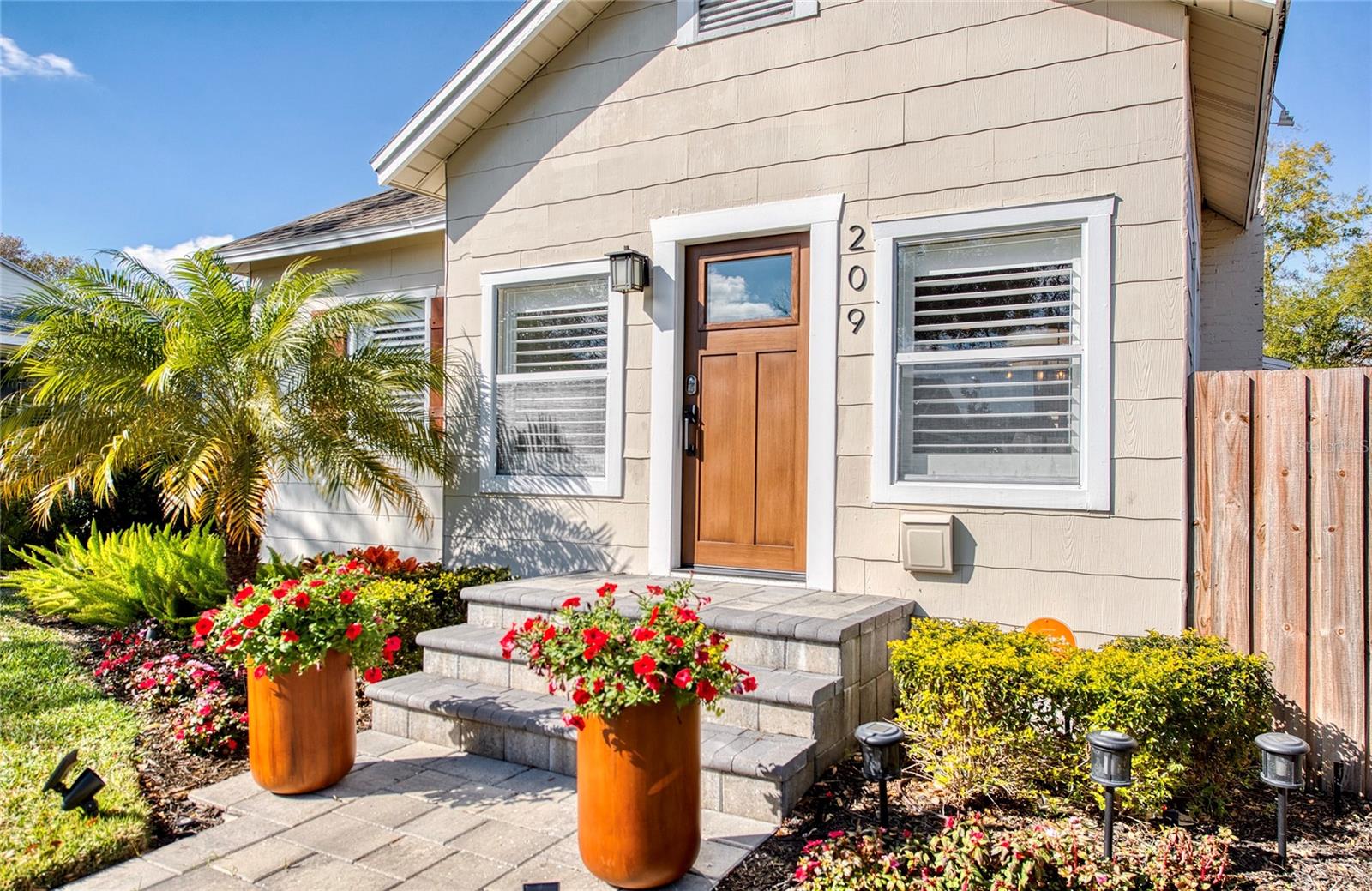 Image 45 of 58 For 209 35th Avenue N