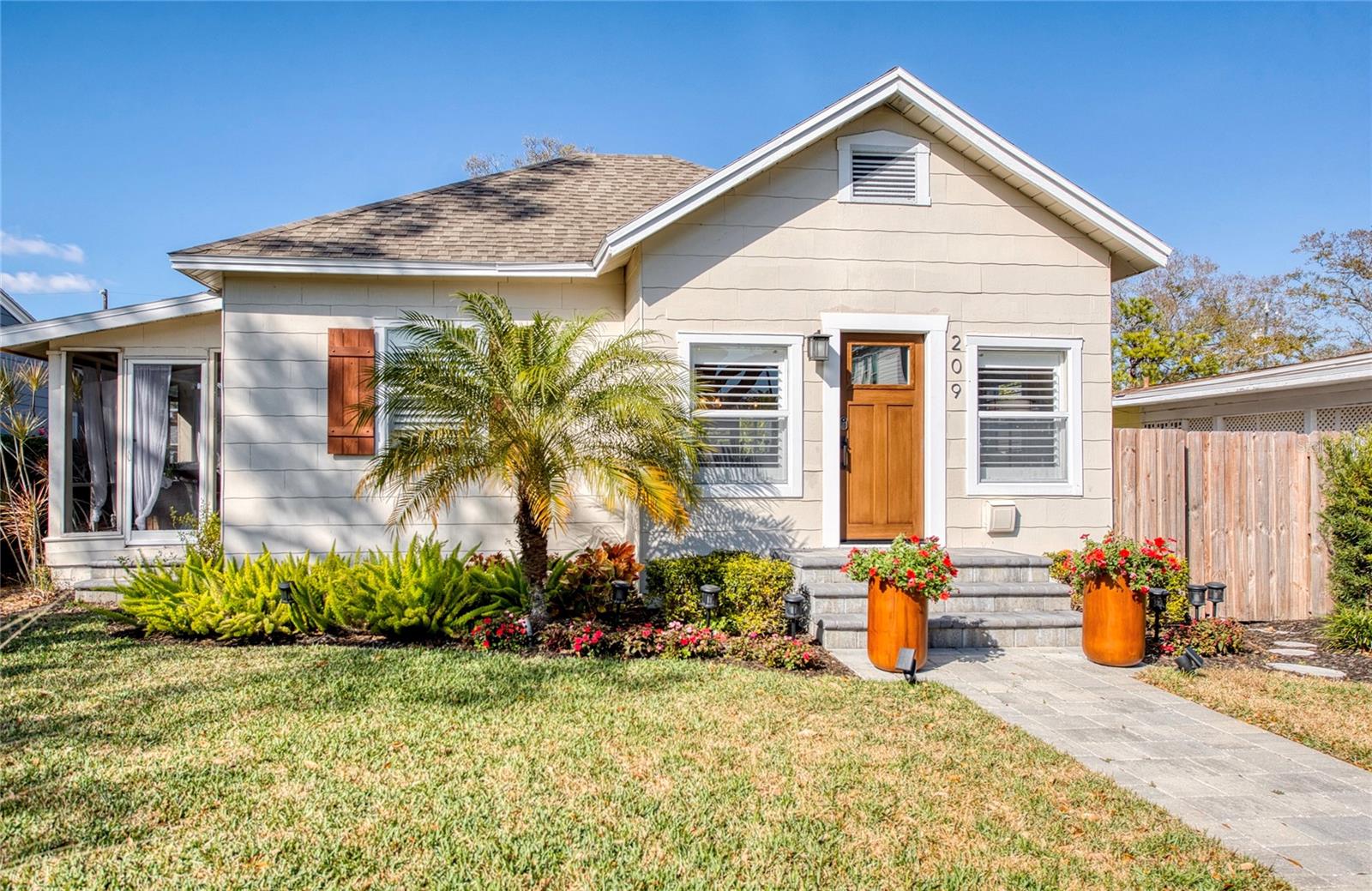 Image 46 of 58 For 209 35th Avenue N