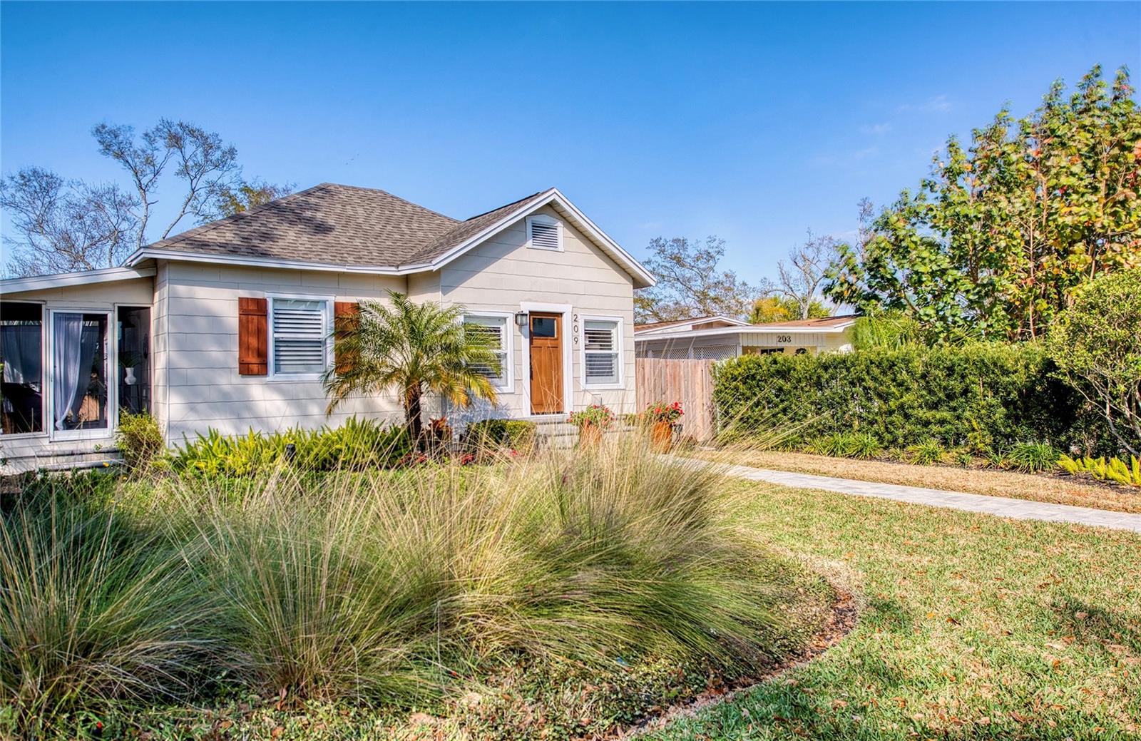 Image 47 of 58 For 209 35th Avenue N