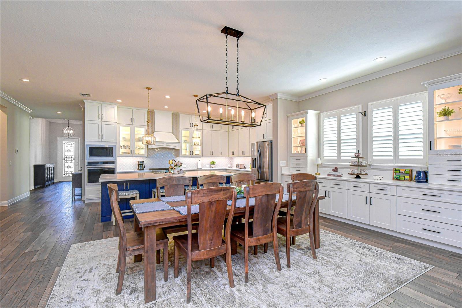 Listing photo id 9 for 6005 Sparrowhead Way