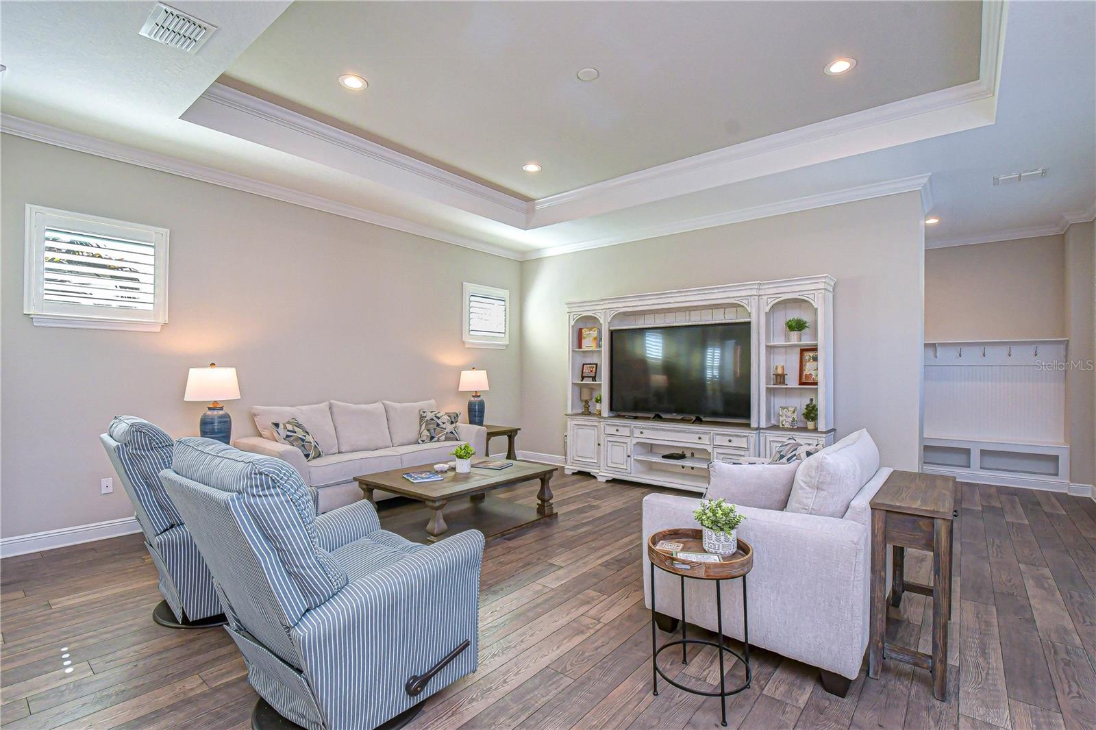 Listing photo id 10 for 6005 Sparrowhead Way