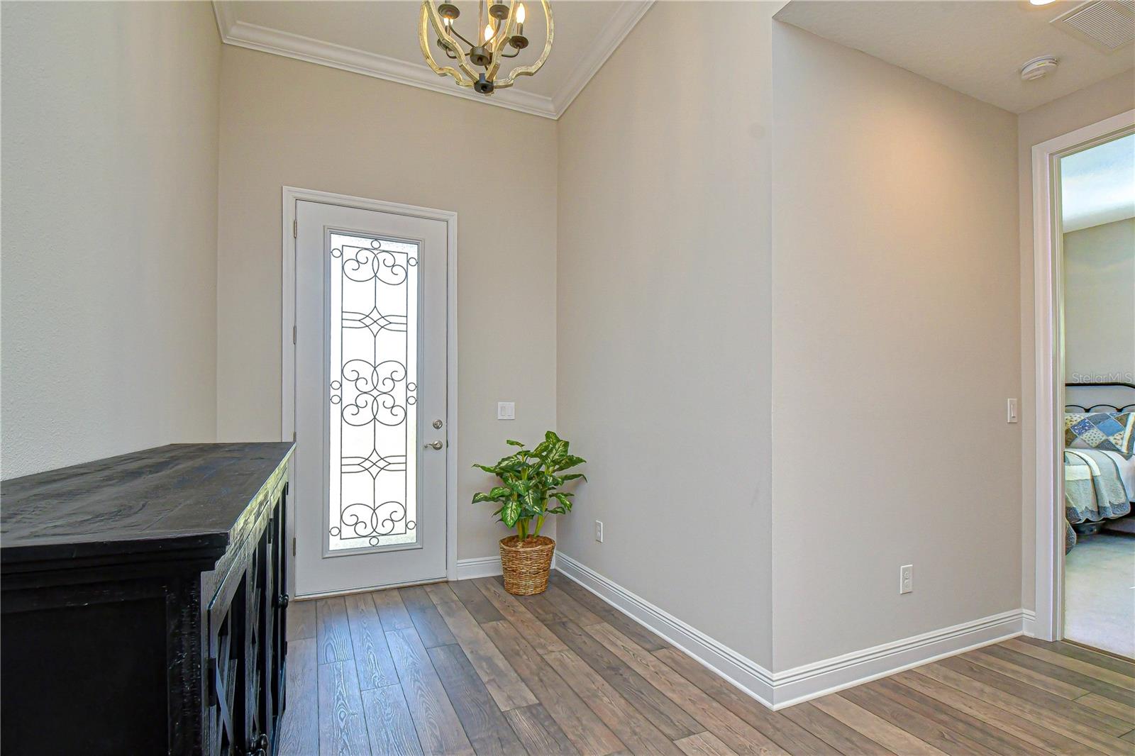 Listing photo id 2 for 6005 Sparrowhead Way