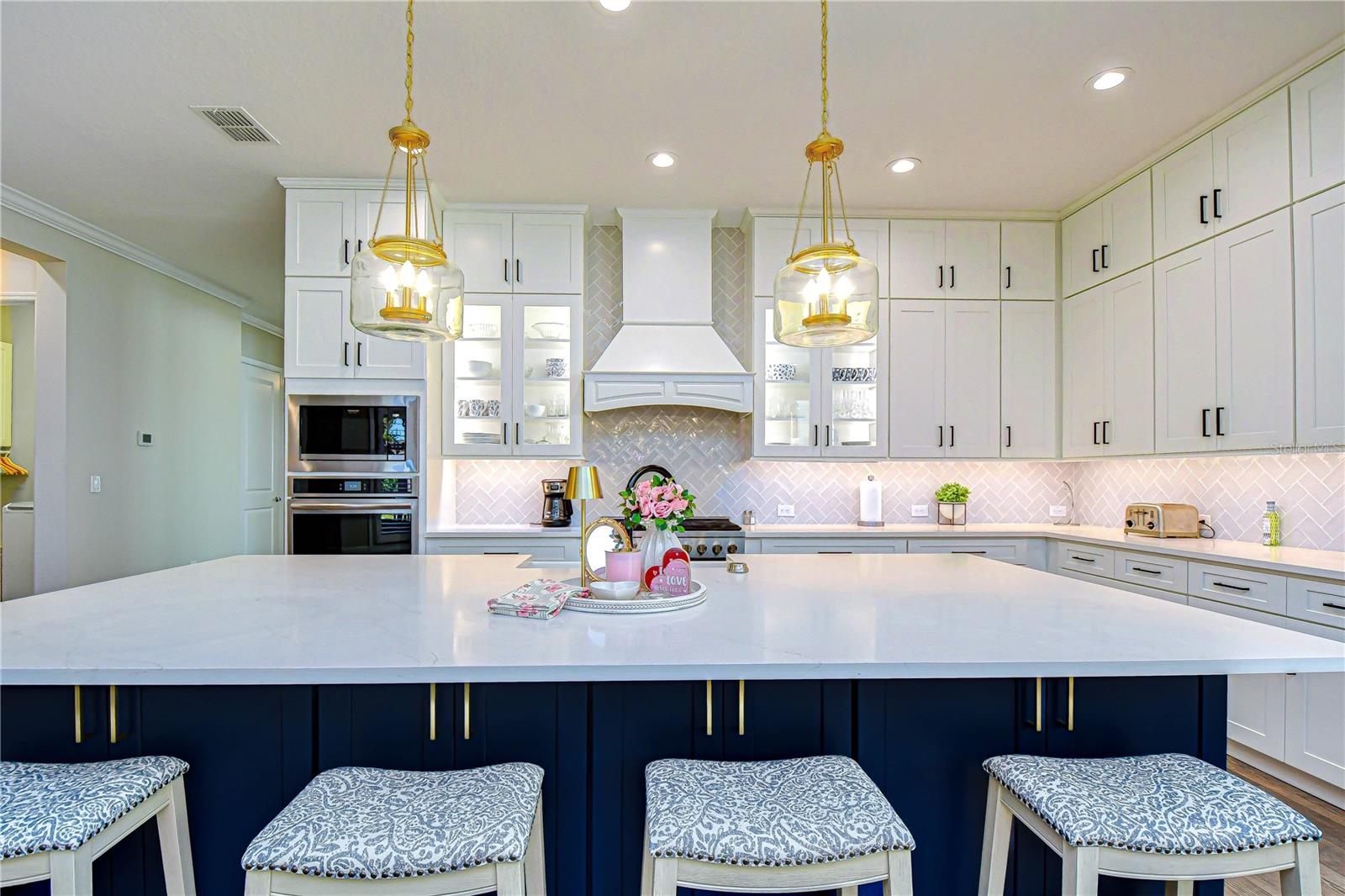 Listing photo id 5 for 6005 Sparrowhead Way