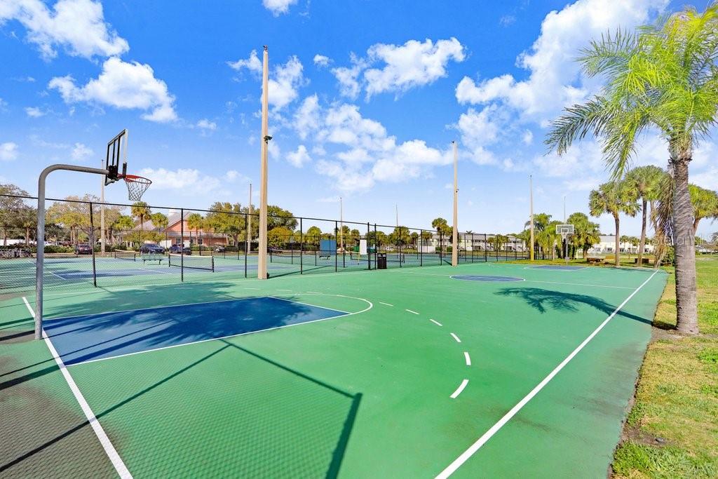 Image 33 of 67 For 4714 Cobia Drive Se C