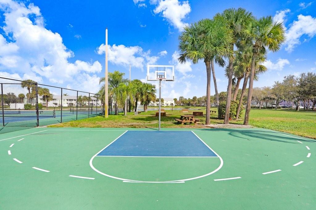 Image 34 of 67 For 4714 Cobia Drive Se C