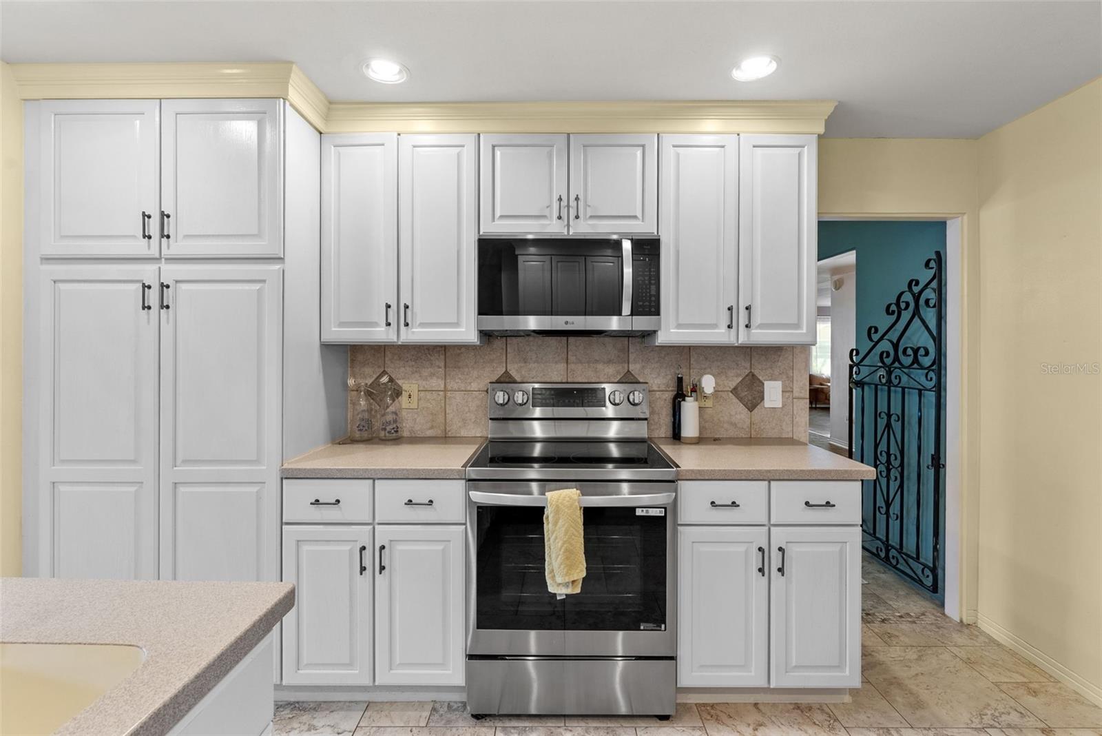 Image 16 of 44 For 1191 87th Avenue N