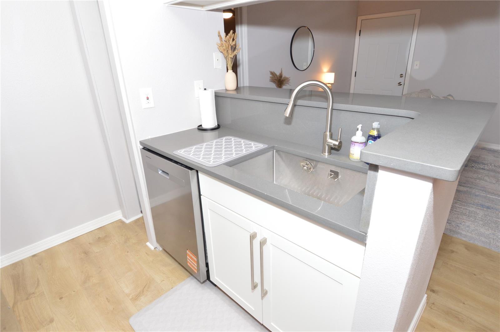 Image 7 of 100 For 8653 Fancy Finch Drive 104(furnis