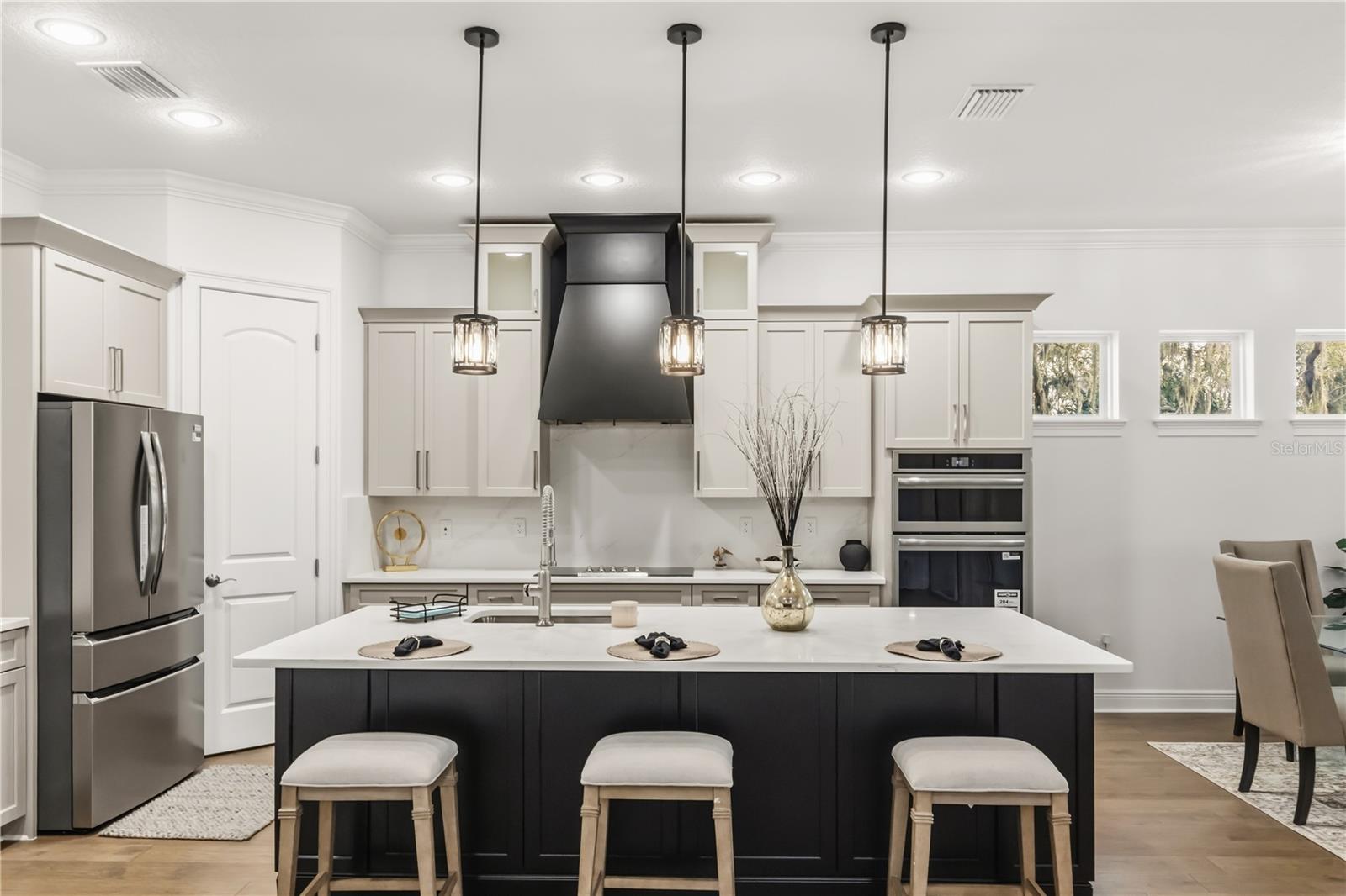 Listing photo id 10 for 32834 Estate Garden Drive