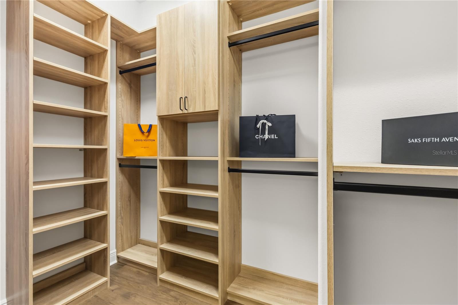 Listing photo id 18 for 32834 Estate Garden Drive