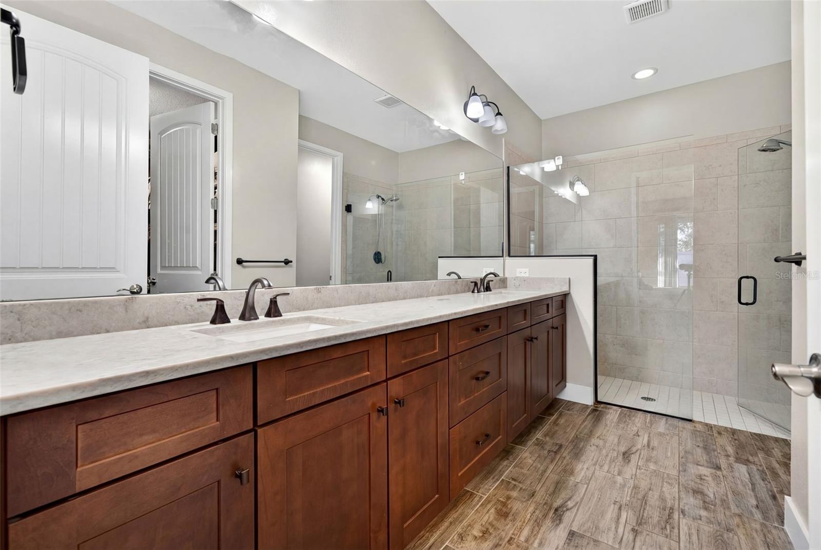 Image 25 of 66 For 5123 Flag Street