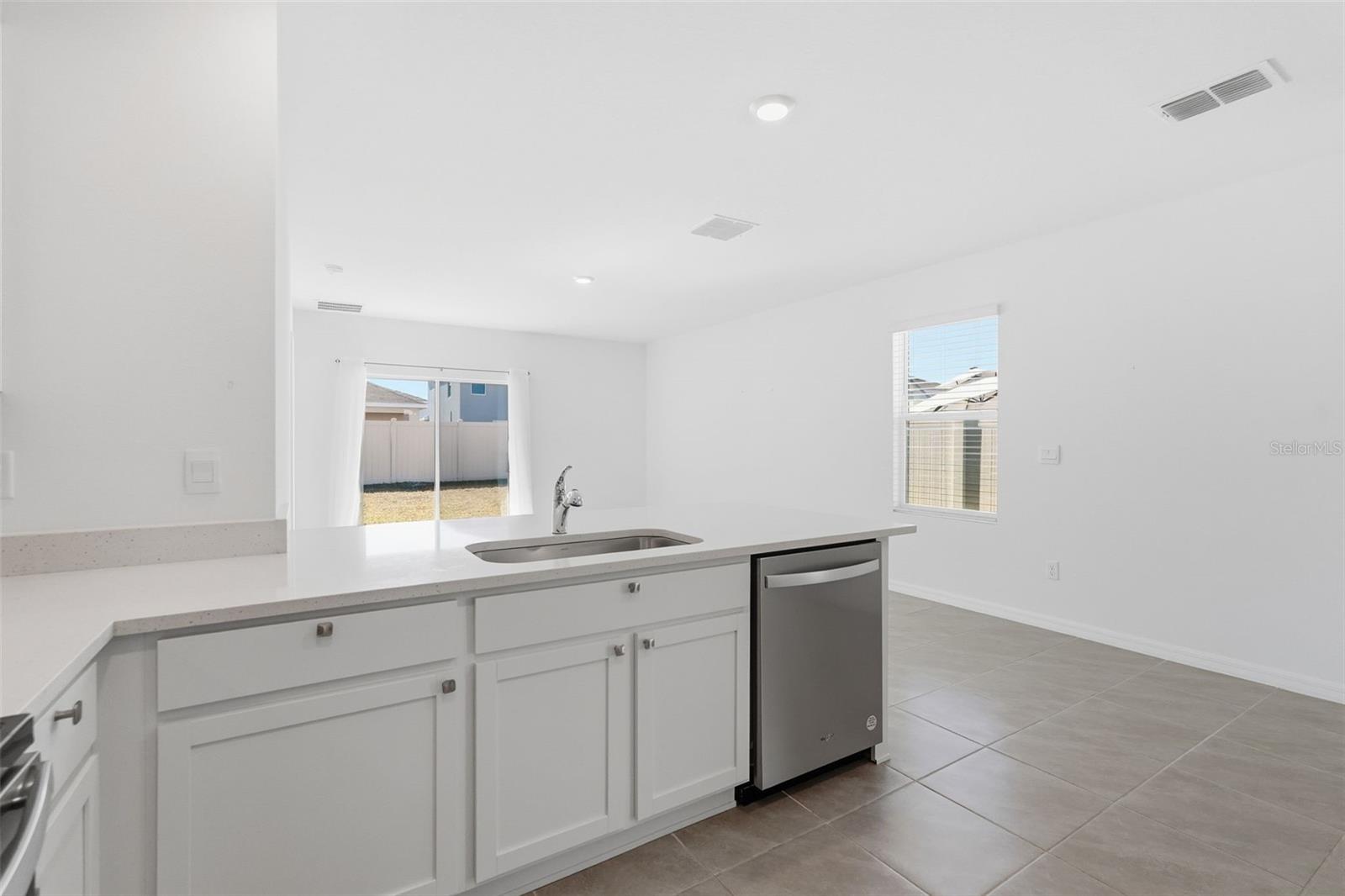 Image 10 of 38 For 33358 Regent Canal Street