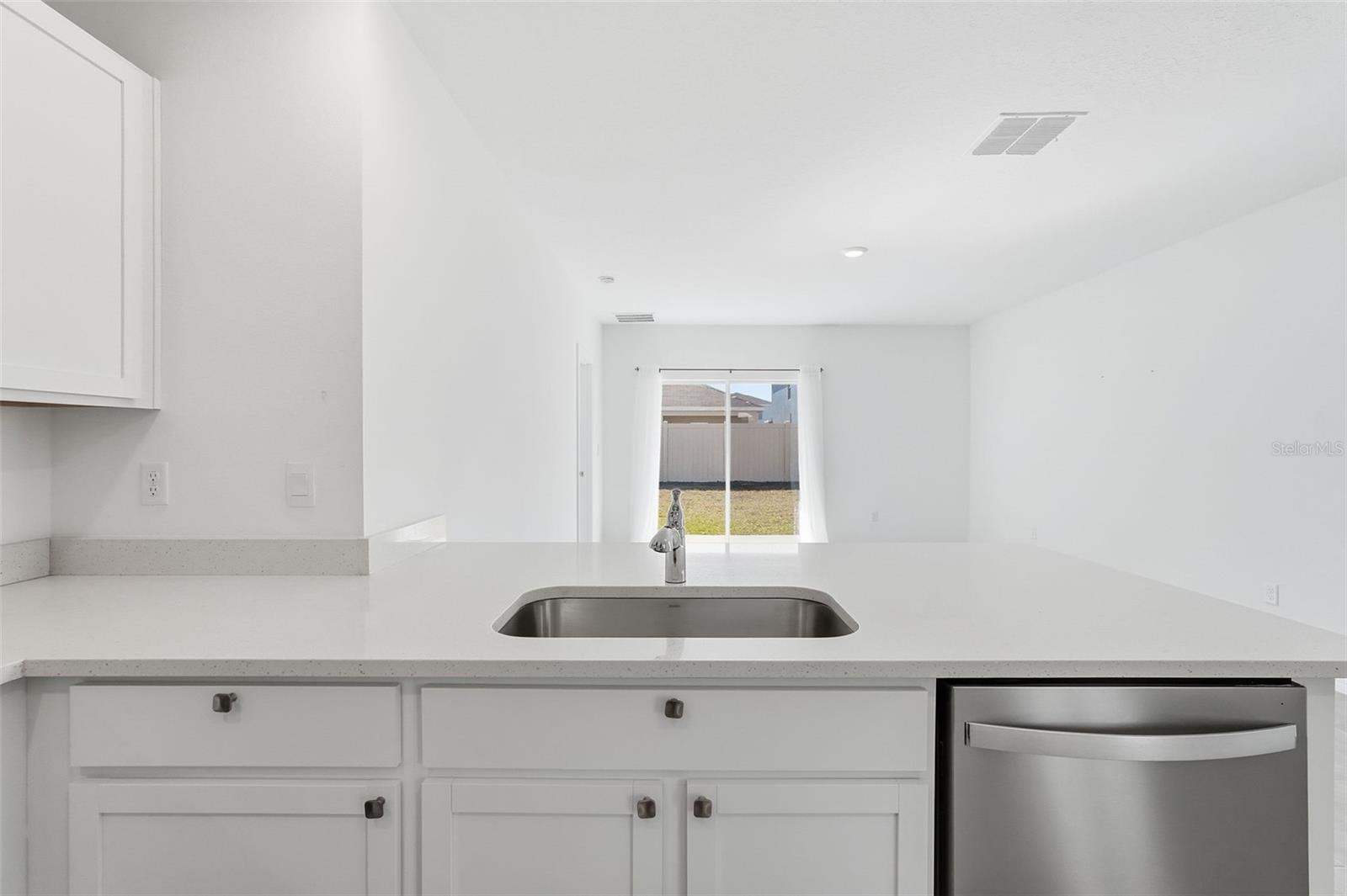 Image 11 of 38 For 33358 Regent Canal Street