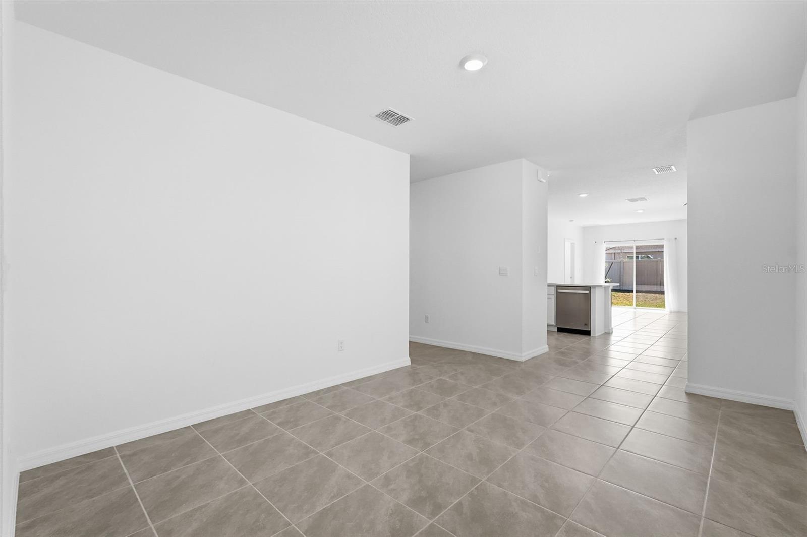 Image 14 of 38 For 33358 Regent Canal Street