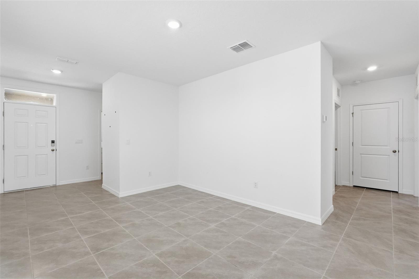 Image 15 of 38 For 33358 Regent Canal Street