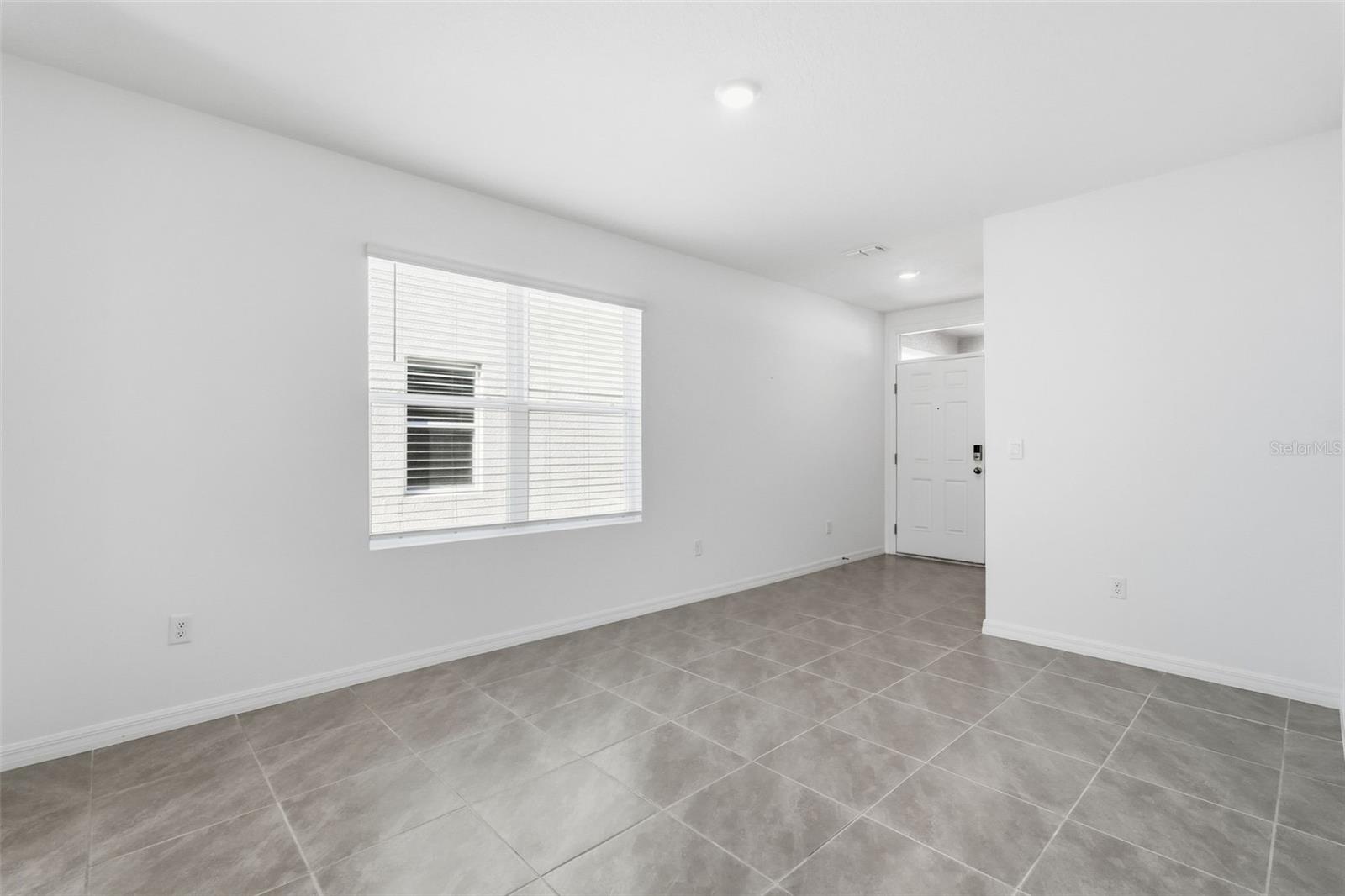 Image 16 of 38 For 33358 Regent Canal Street