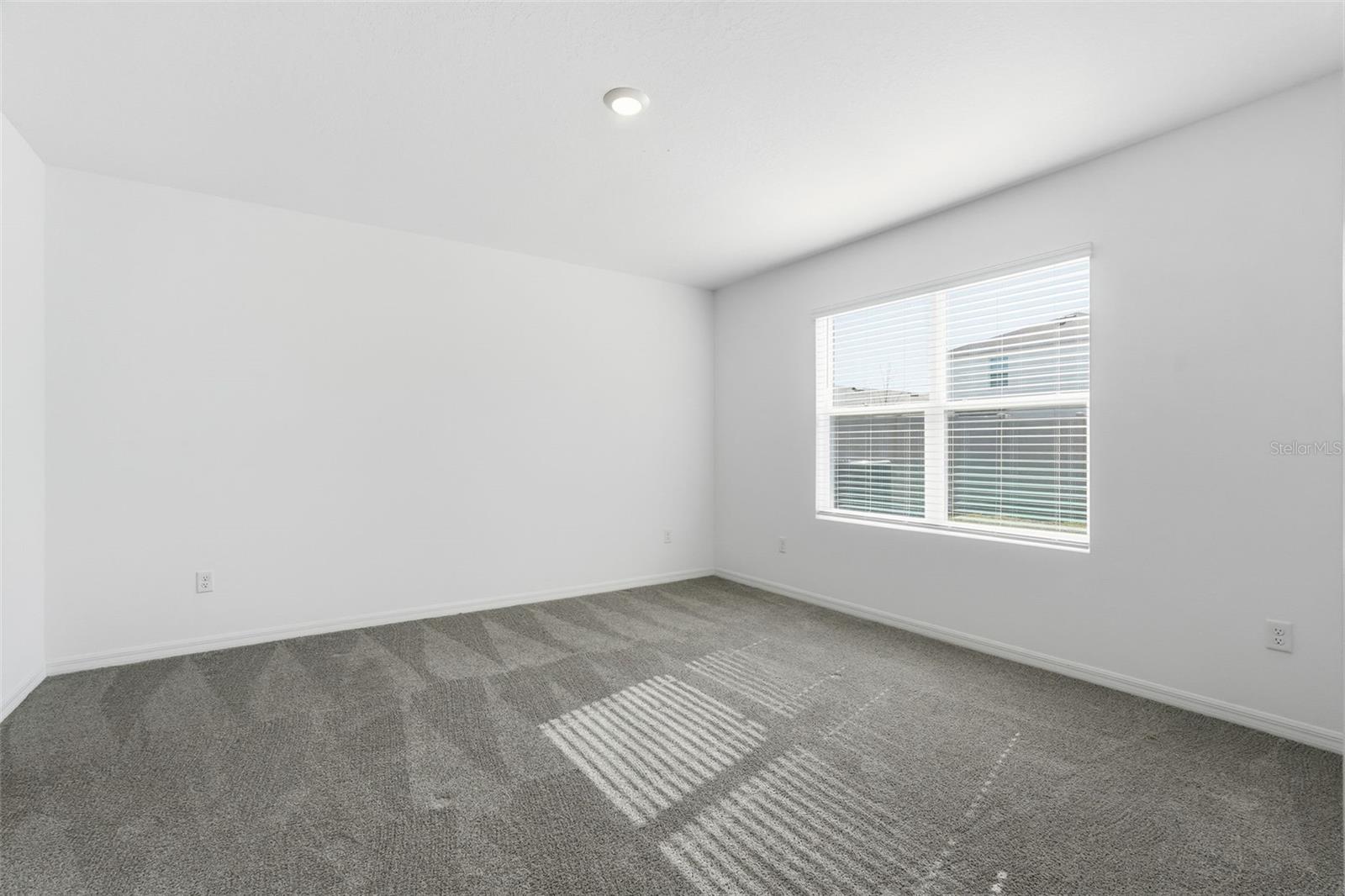 Image 24 of 38 For 33358 Regent Canal Street