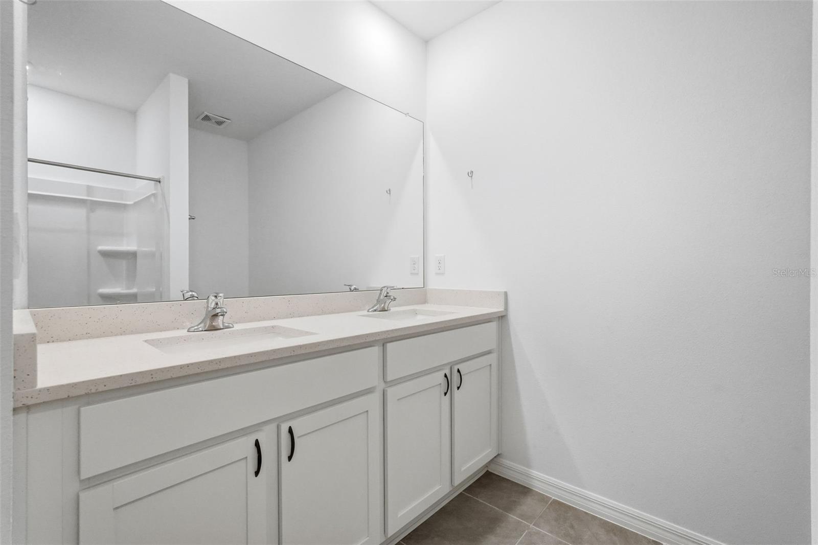 Image 26 of 38 For 33358 Regent Canal Street