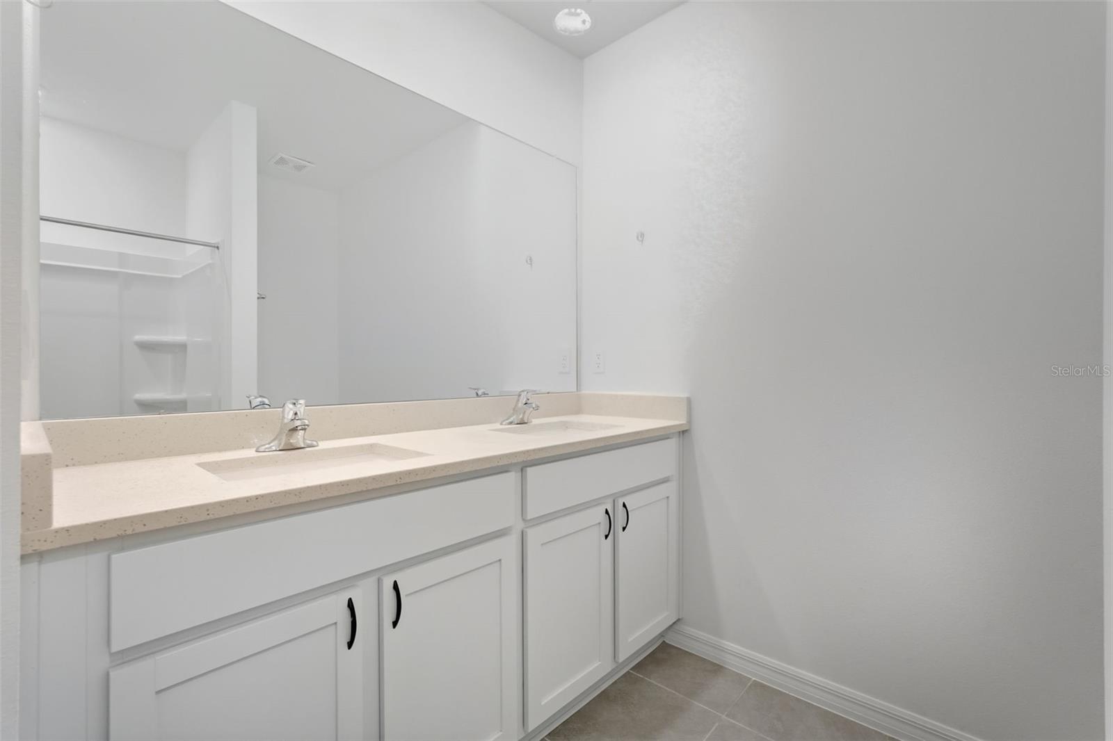 Image 27 of 38 For 33358 Regent Canal Street