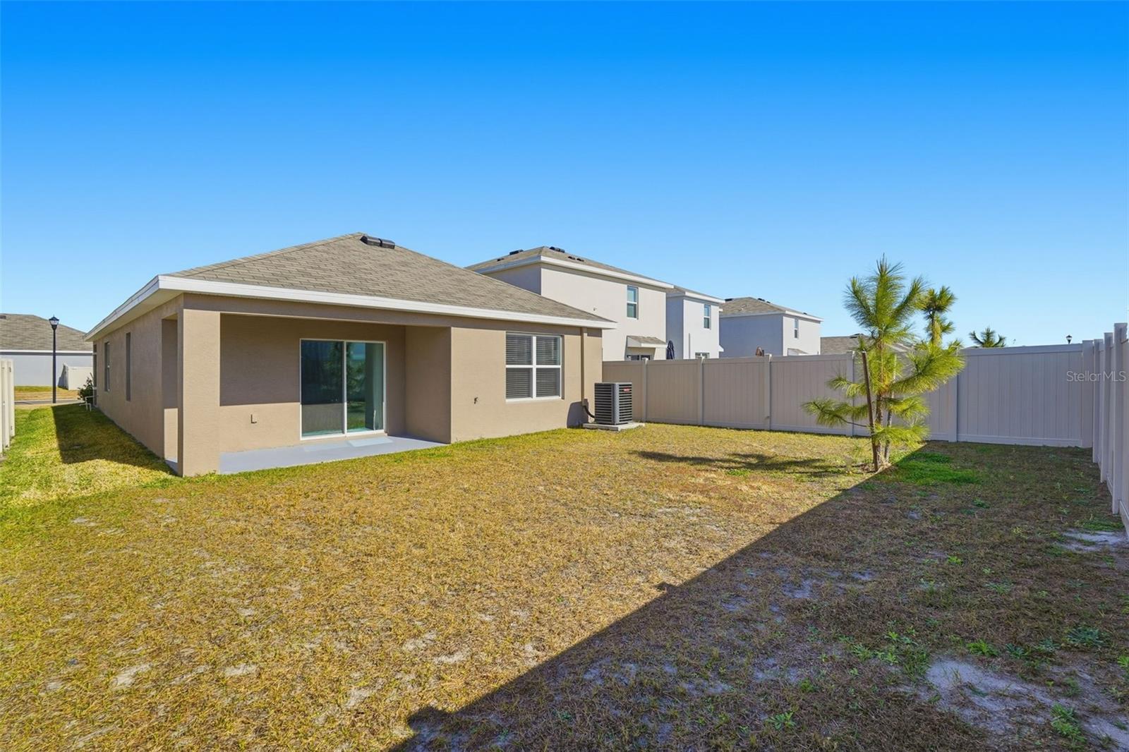 Image 32 of 38 For 33358 Regent Canal Street