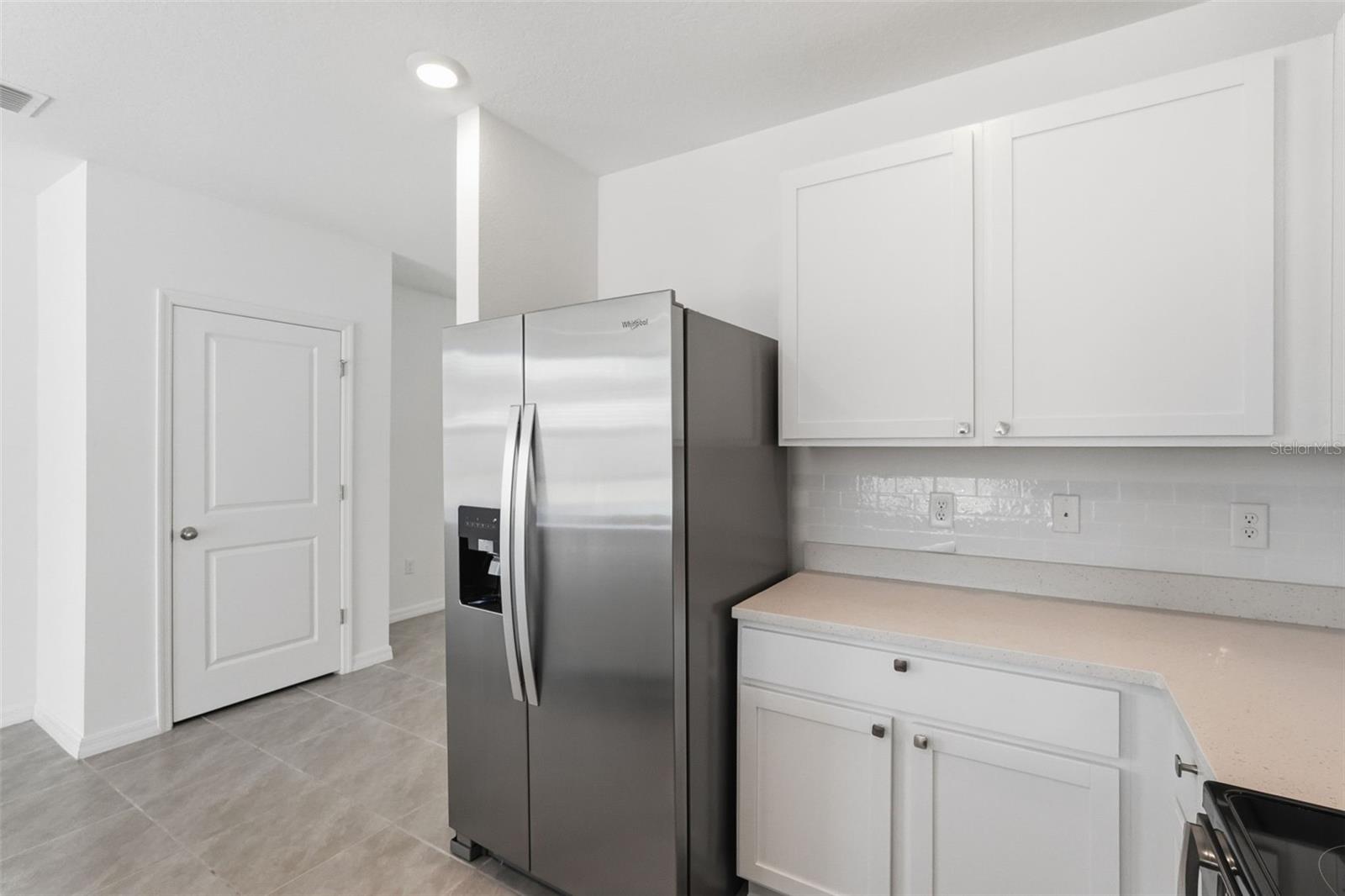 Image 9 of 38 For 33358 Regent Canal Street