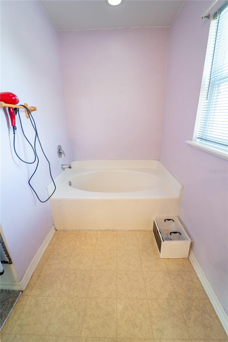 Image 21 of 34 For 10529 Maronda Drive