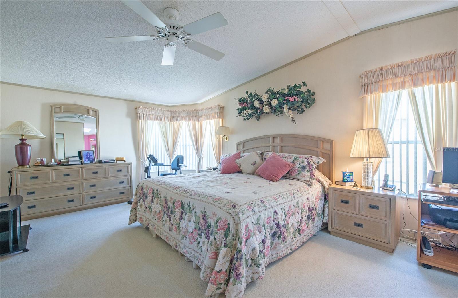 Image 23 of 52 For 428 Pelican Drive S