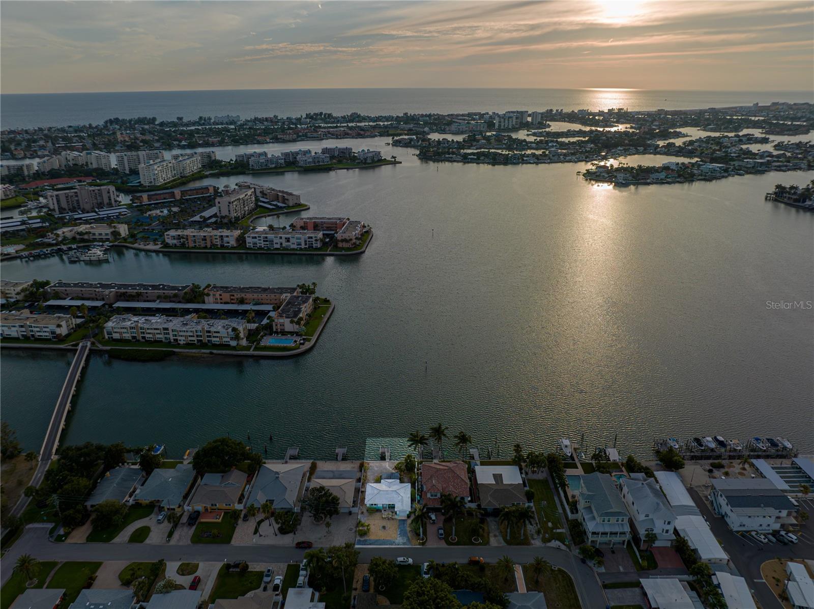 Listing photo id 8 for 1425 Corey Way S