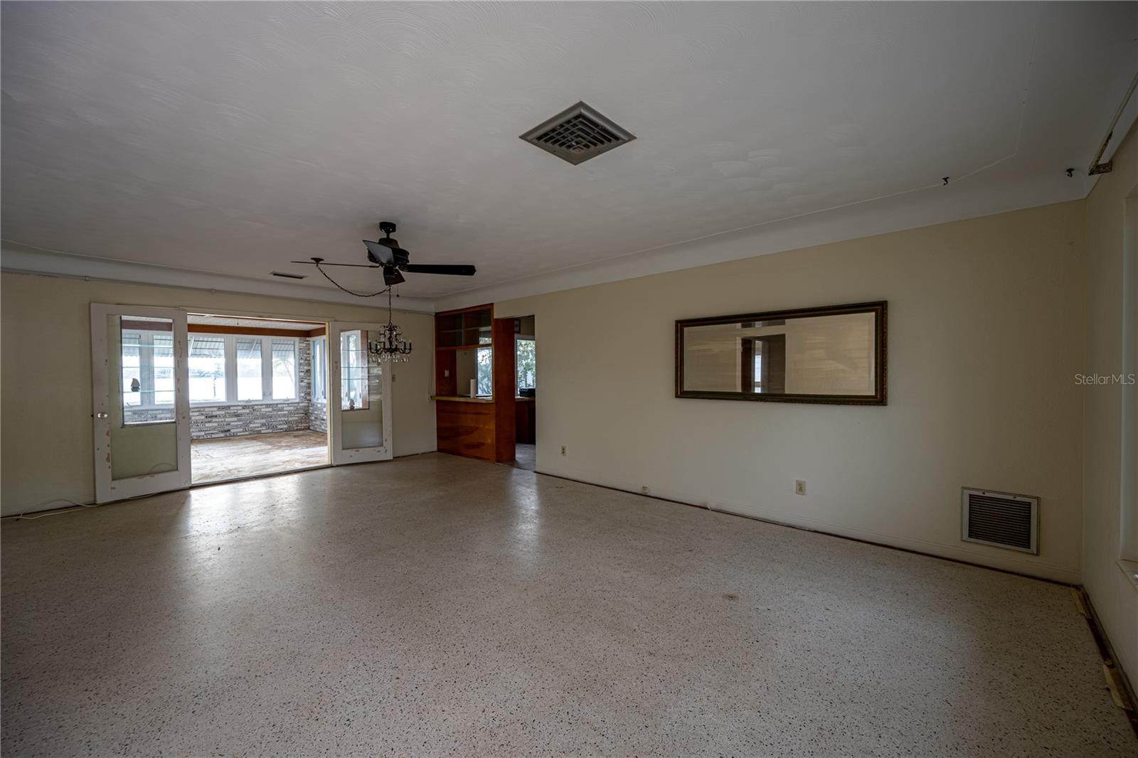 Listing photo id 13 for 1425 Corey Way S