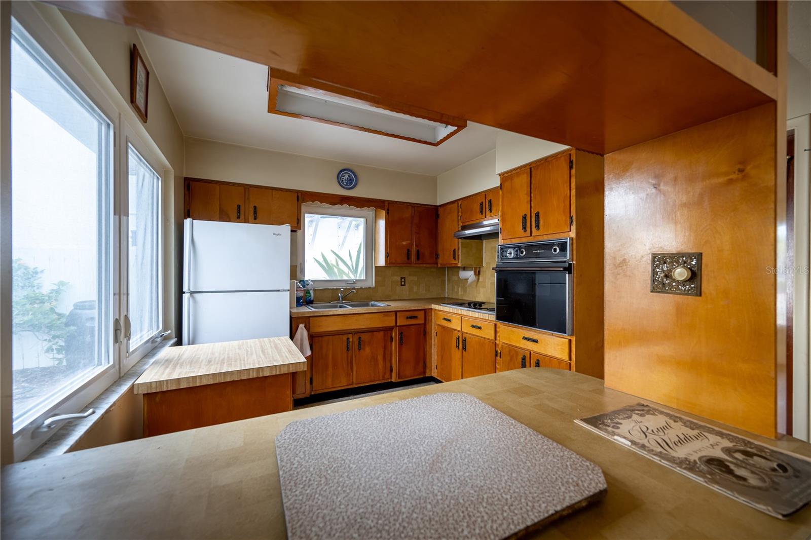 Listing photo id 15 for 1425 Corey Way S