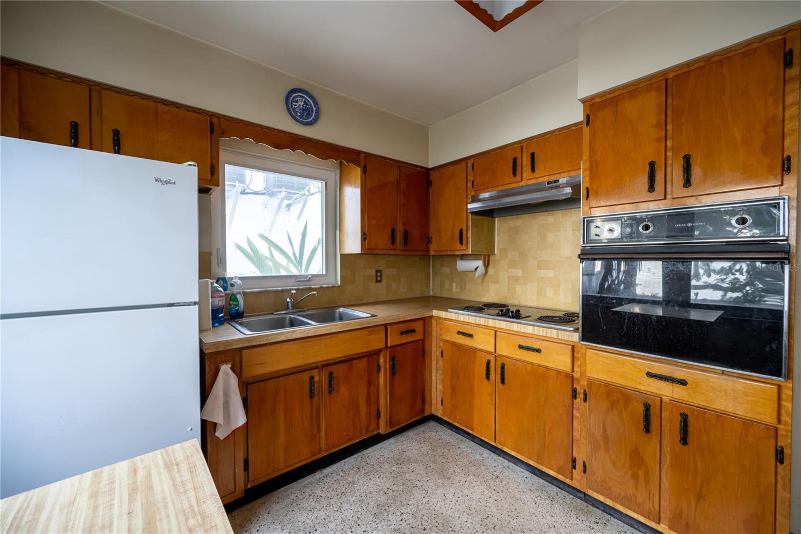 Listing photo id 16 for 1425 Corey Way S