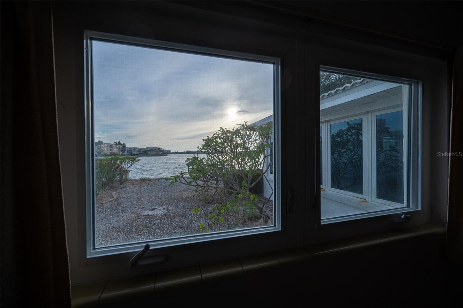 Listing photo id 17 for 1425 Corey Way S