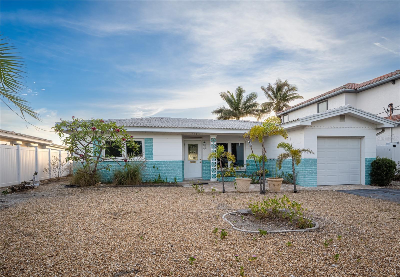 Listing photo id 28 for 1425 Corey Way S