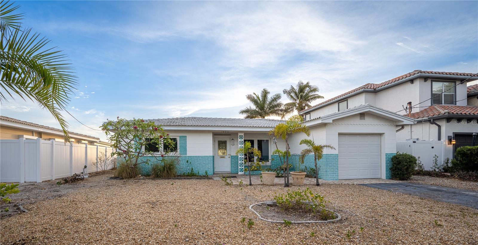 Listing photo id 29 for 1425 Corey Way S