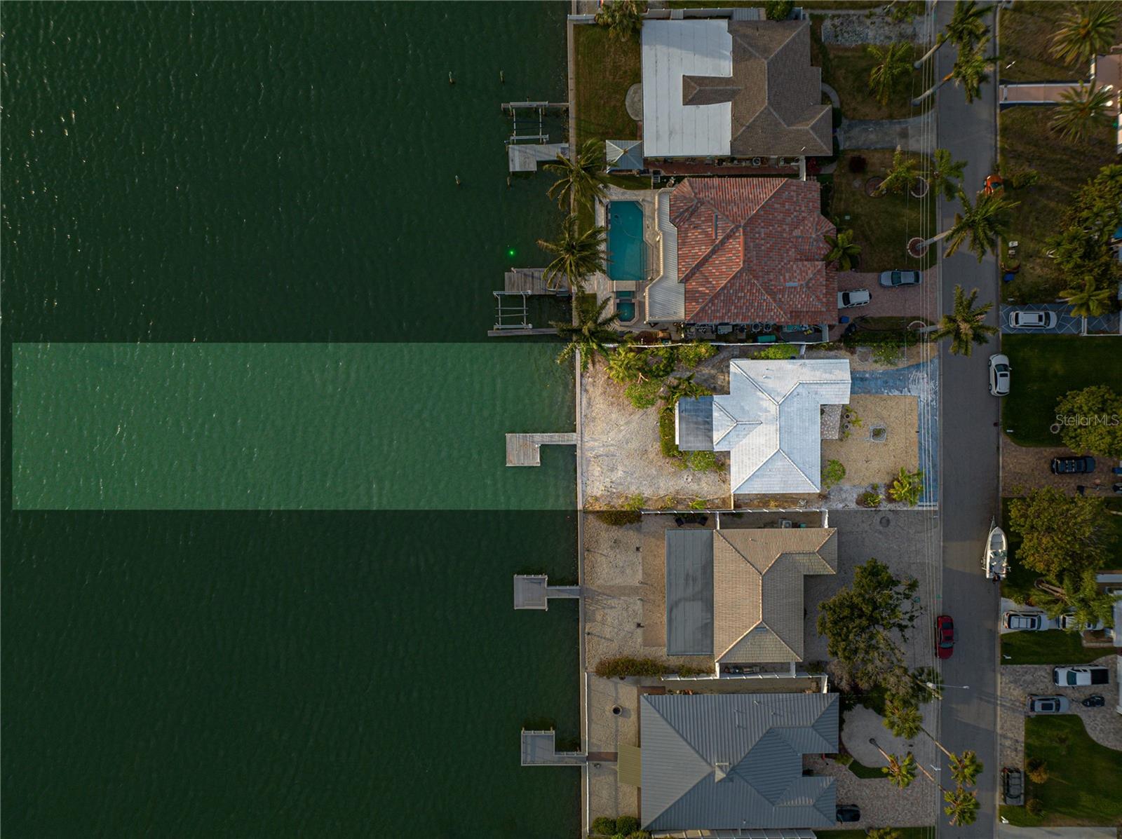 Listing photo id 7 for 1425 Corey Way S