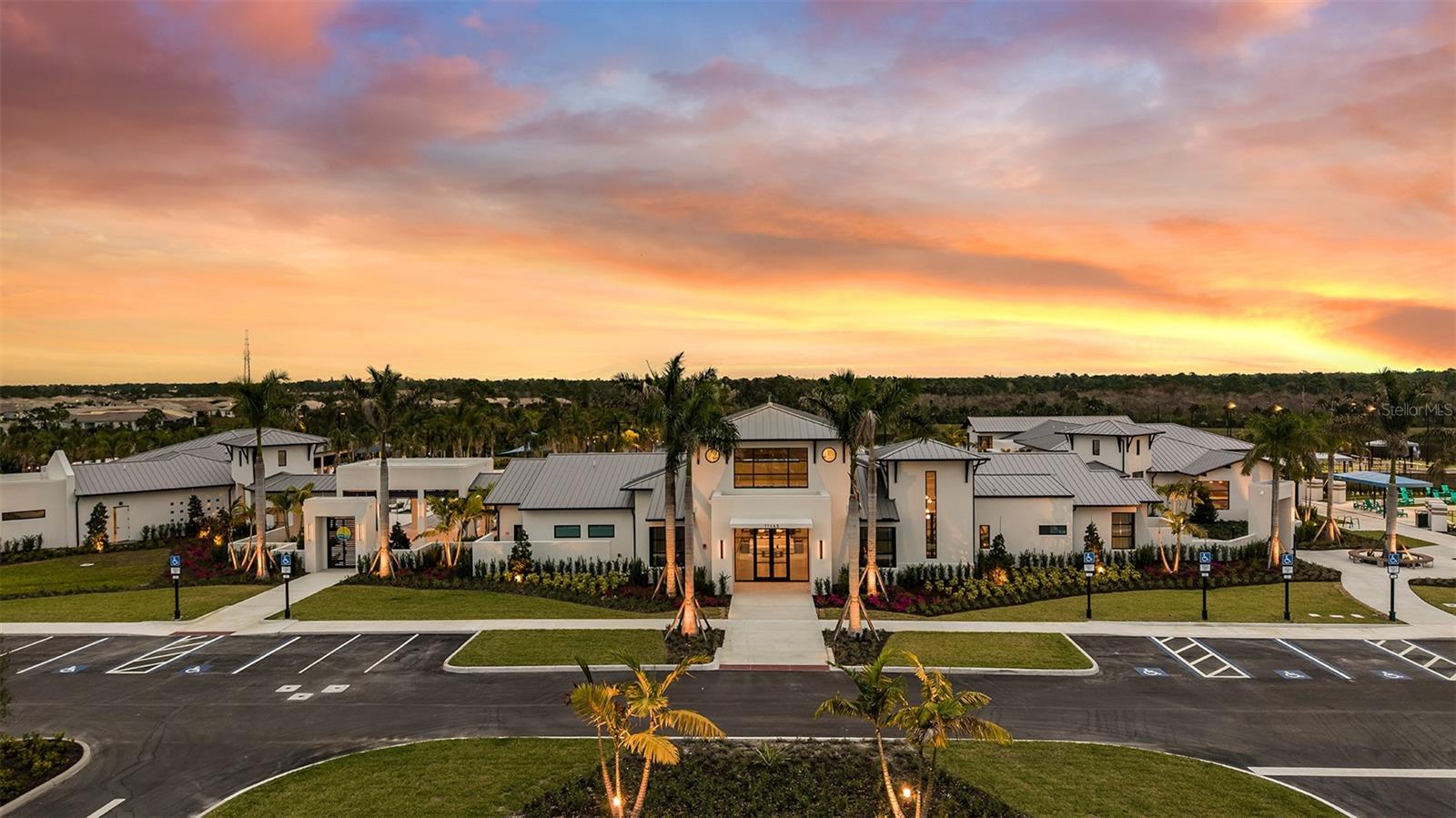 Image 12 of 39 For 18320 Chromata Drive