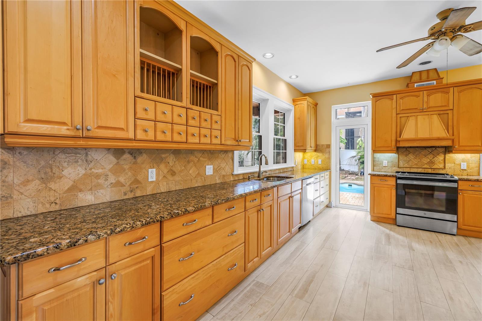 Image 10 of 96 For 546 26th Avenue N