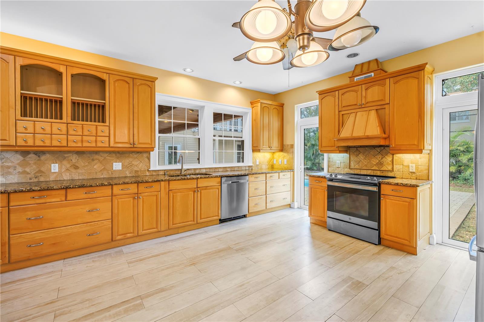 Image 13 of 96 For 546 26th Avenue N