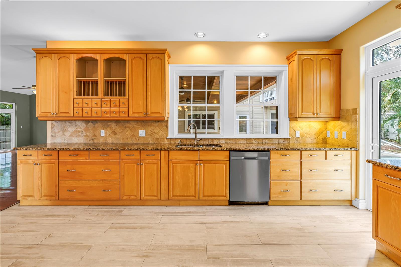 Image 14 of 96 For 546 26th Avenue N