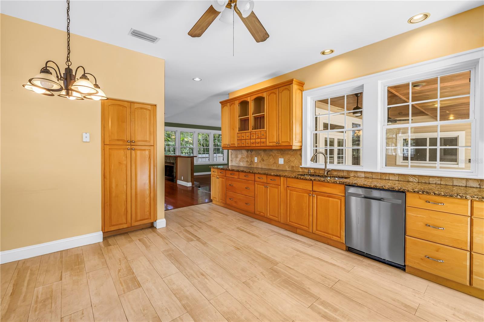 Image 15 of 96 For 546 26th Avenue N